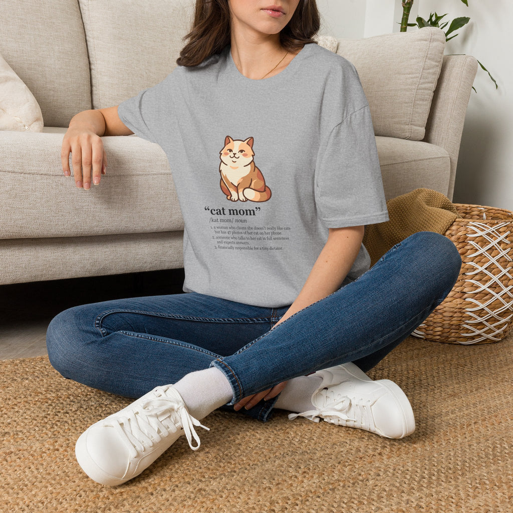 | Cat Mom Graphic Illustation T-Shirt | Cute Fluffy Cat Illustration