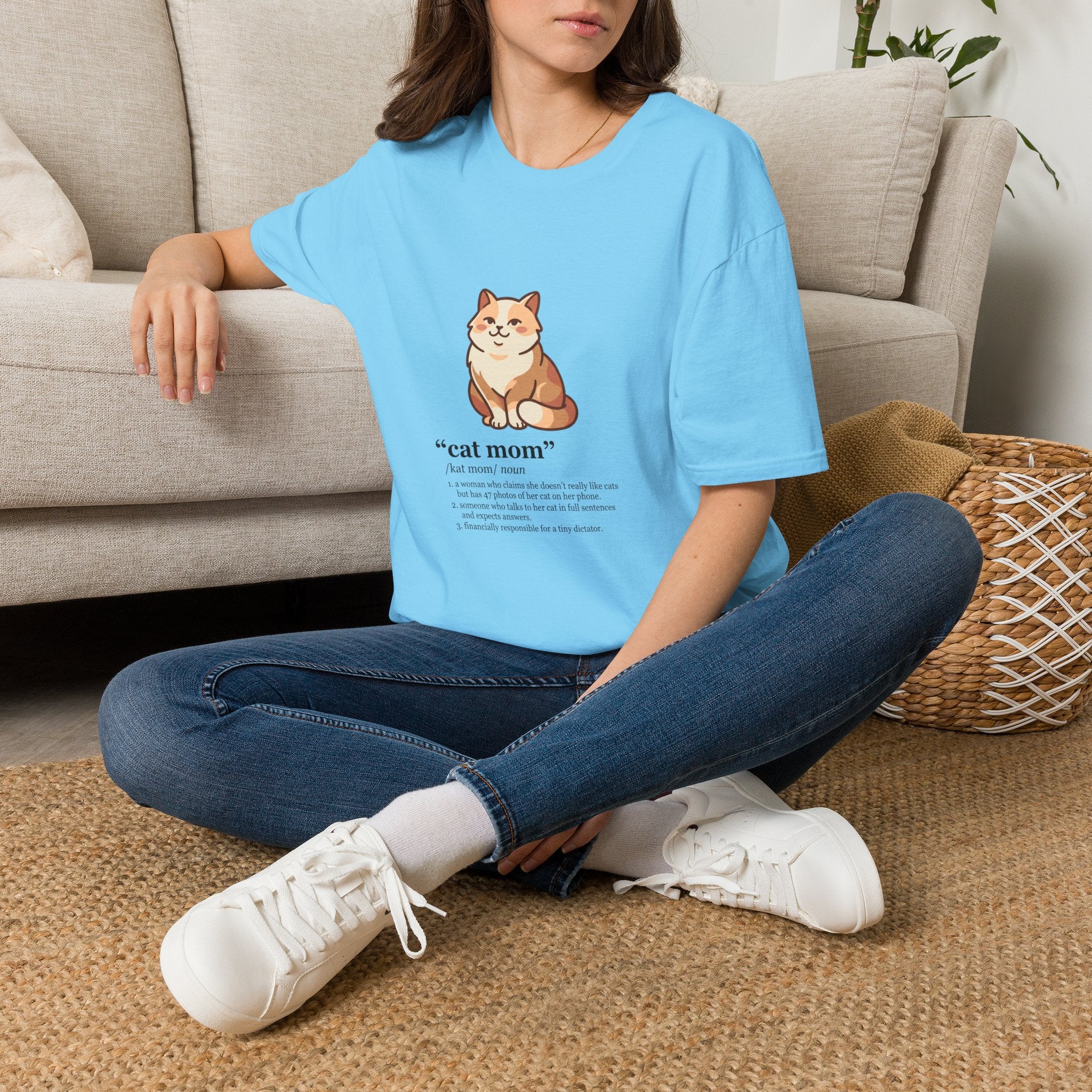 | Cat Mom Graphic Illustation T-Shirt | Cute Fluffy Cat Illustration