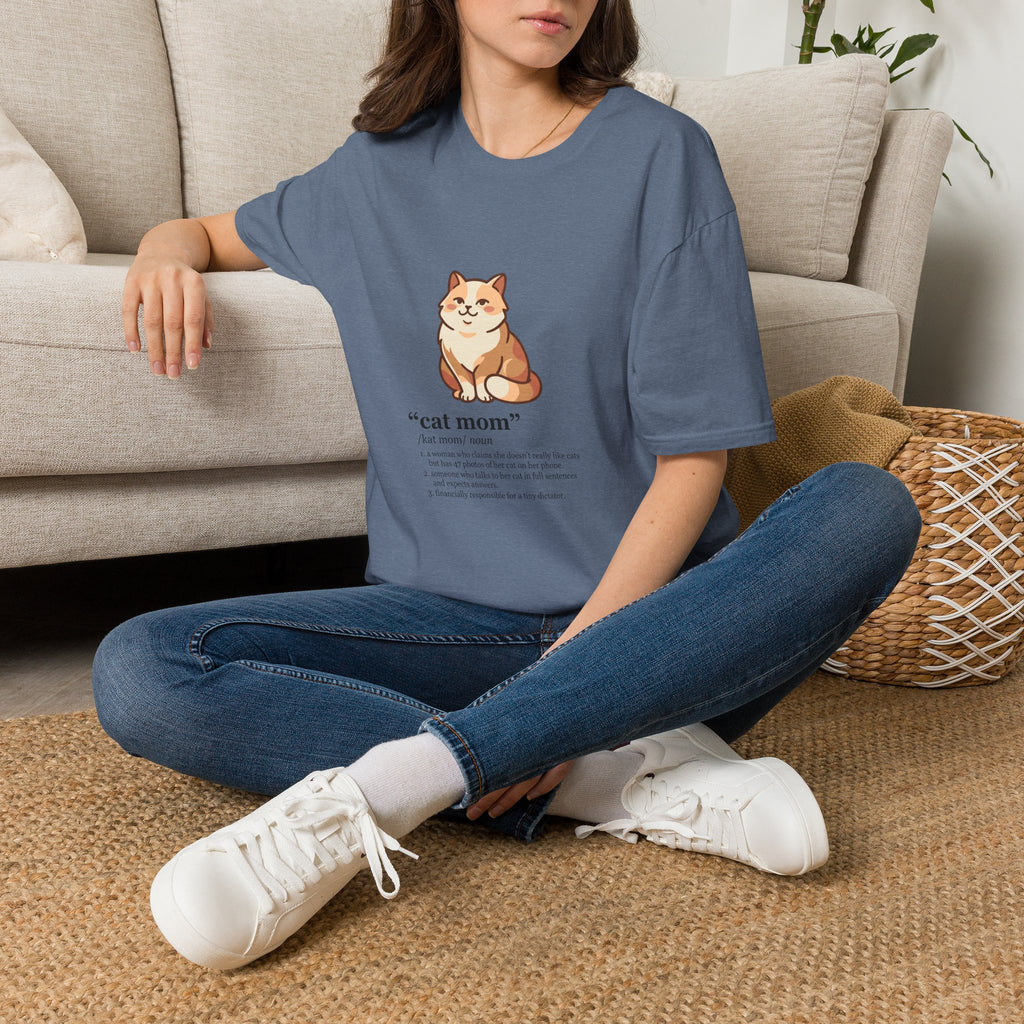 | Cat Mom Graphic Illustation T-Shirt | Cute Fluffy Cat Illustration