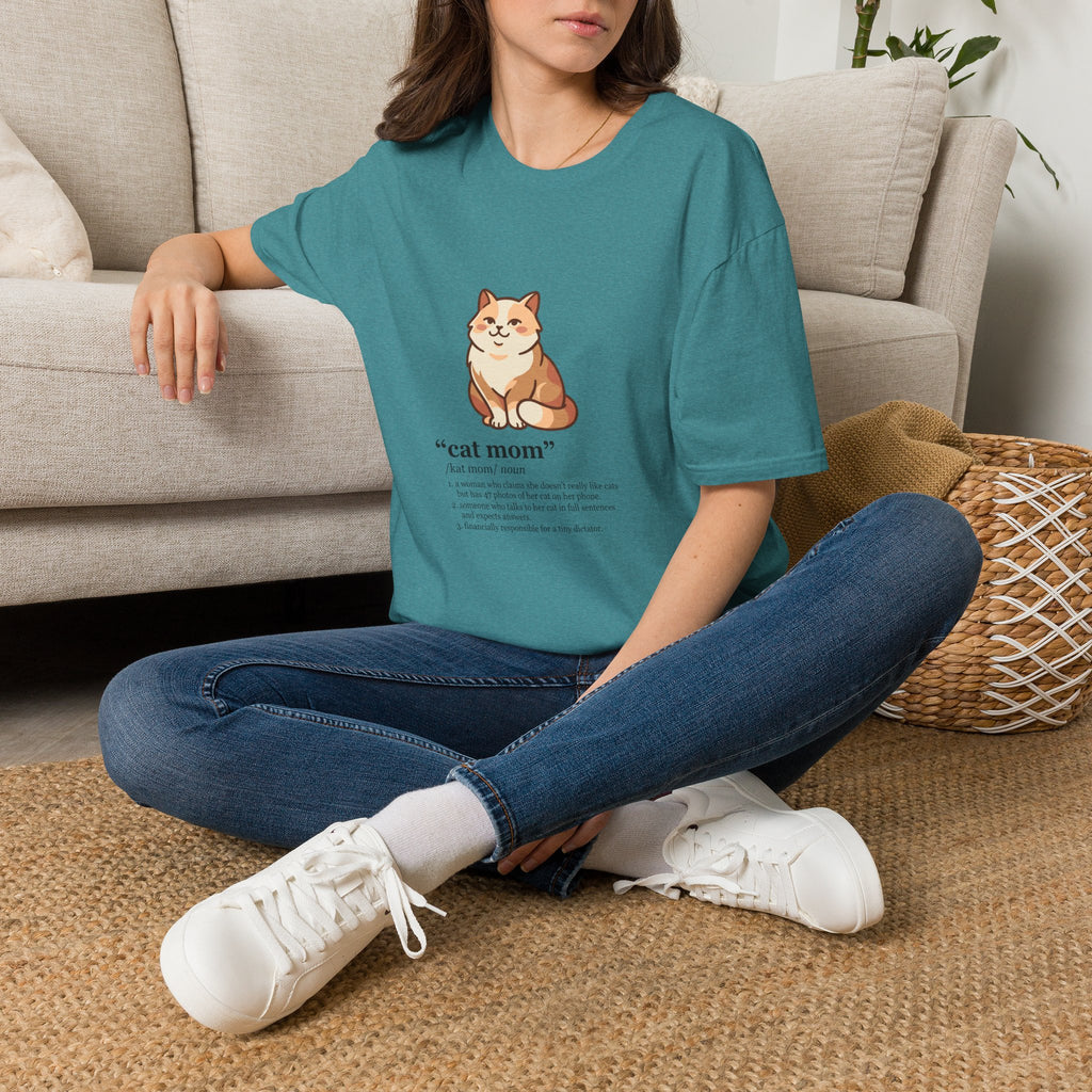 | Cat Mom Graphic Illustation T-Shirt | Cute Fluffy Cat Illustration