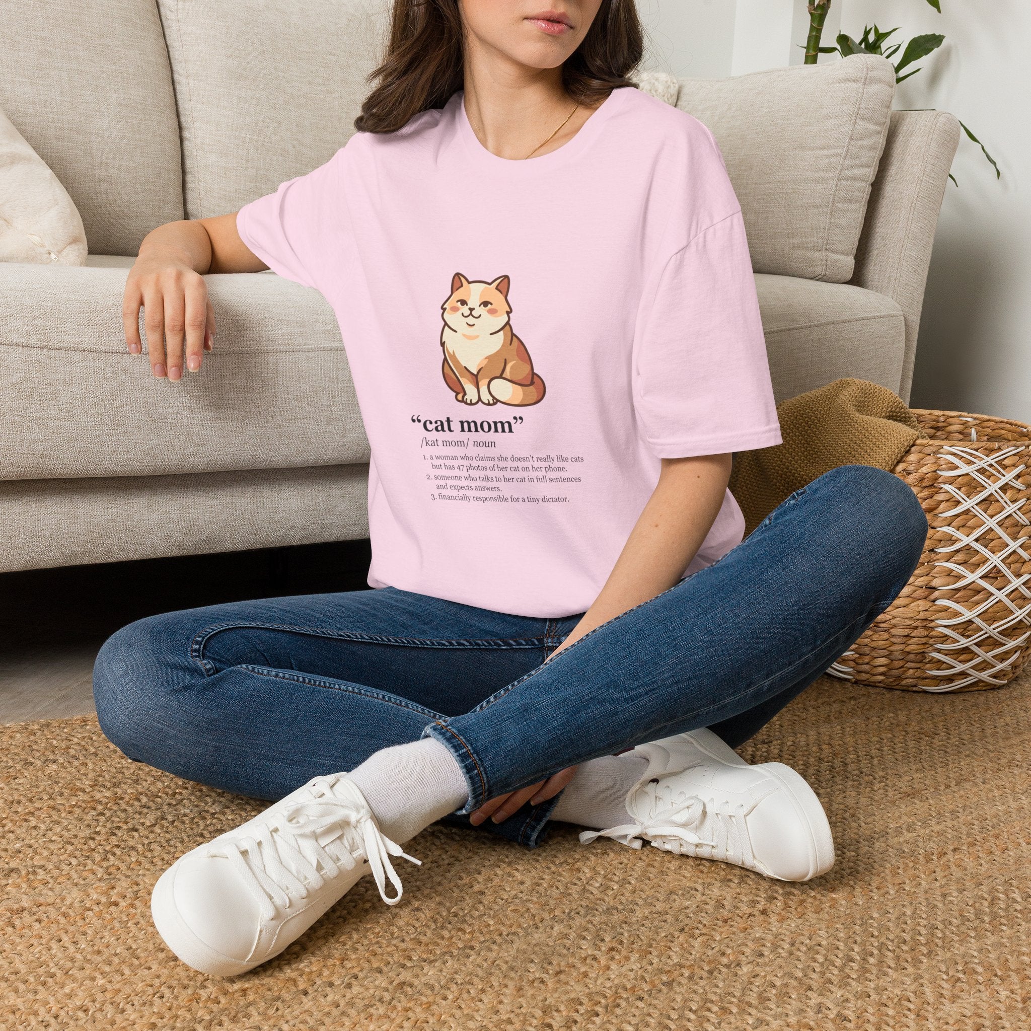 | Cat Mom Graphic Illustation T-Shirt | Cute Fluffy Cat Illustration