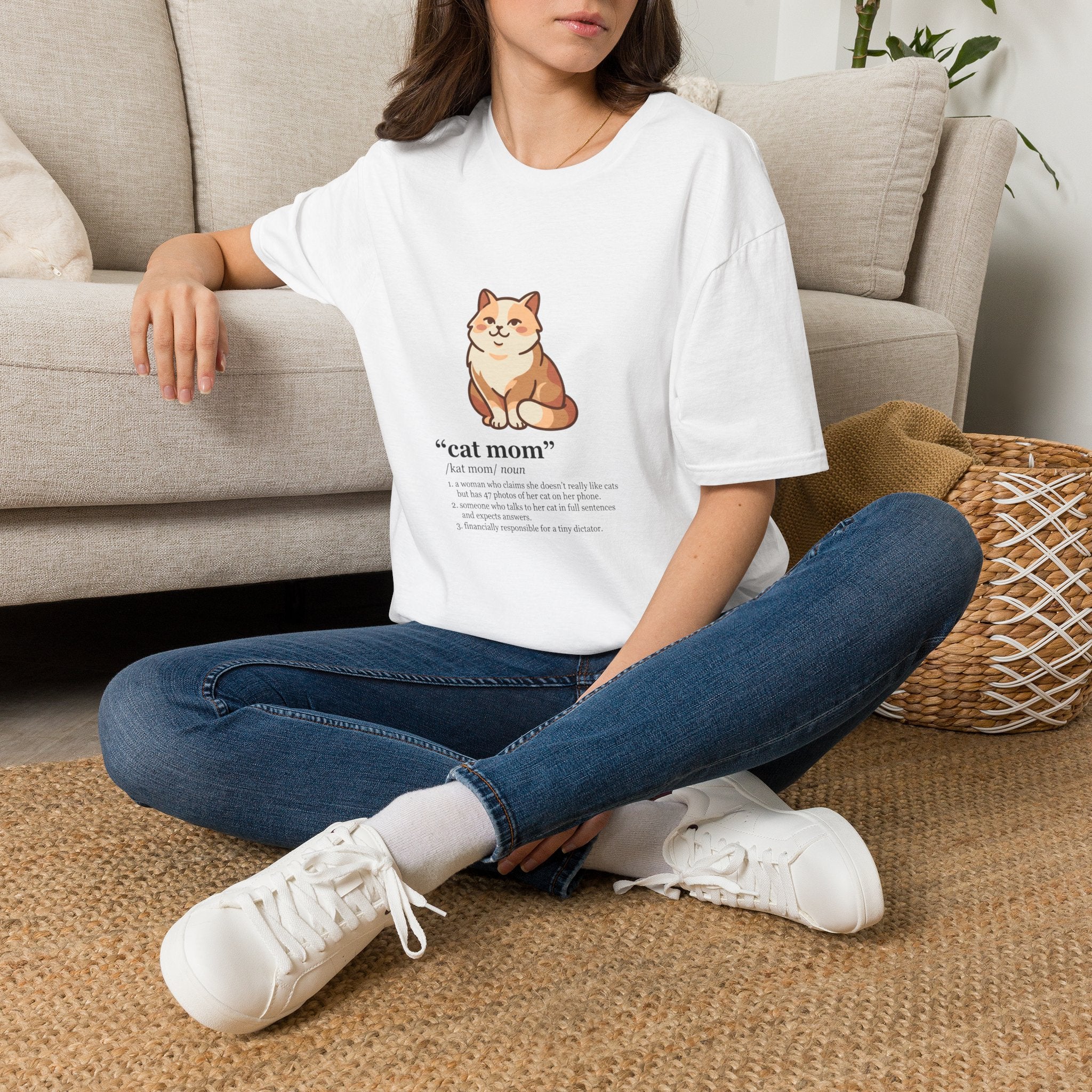 | Cat Mom Graphic Illustation T-Shirt | Cute Fluffy Cat Illustration
